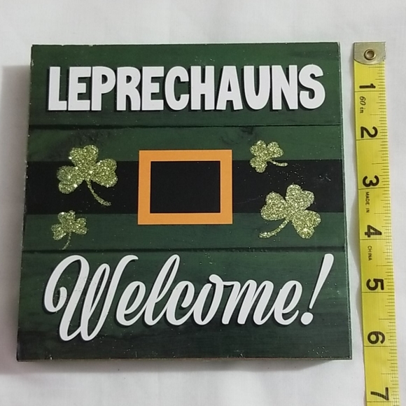 🍀NEW "Leprechauns Welcome" Distressed Wood Home Decor - Picture 5 of 17